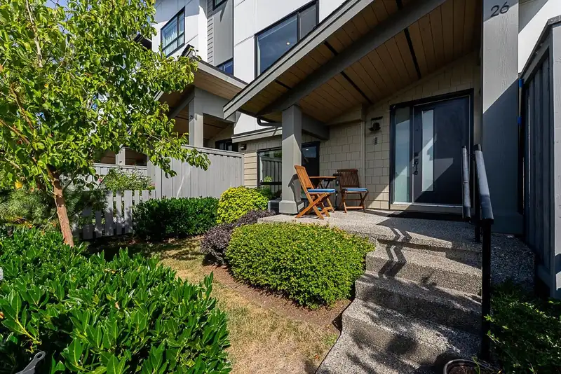 26 16589 25 AVENUE - photo 3 of 39
