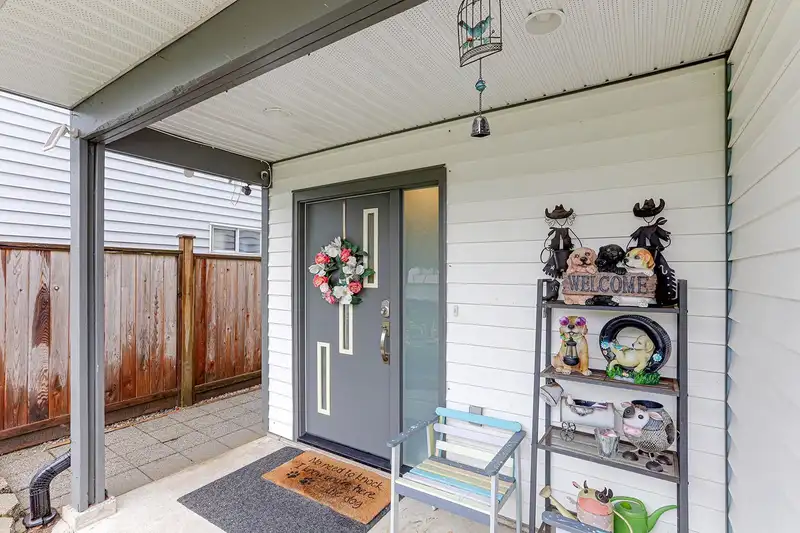 2406 BENNIE PLACE - photo 2 of 38