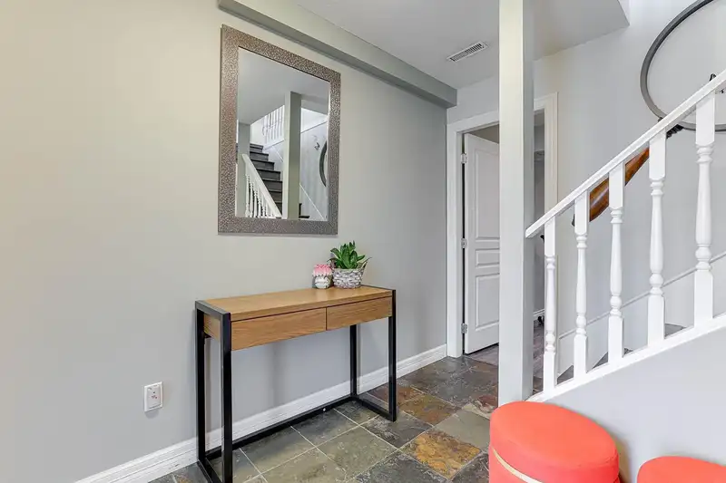 2406 BENNIE PLACE - photo 3 of 38