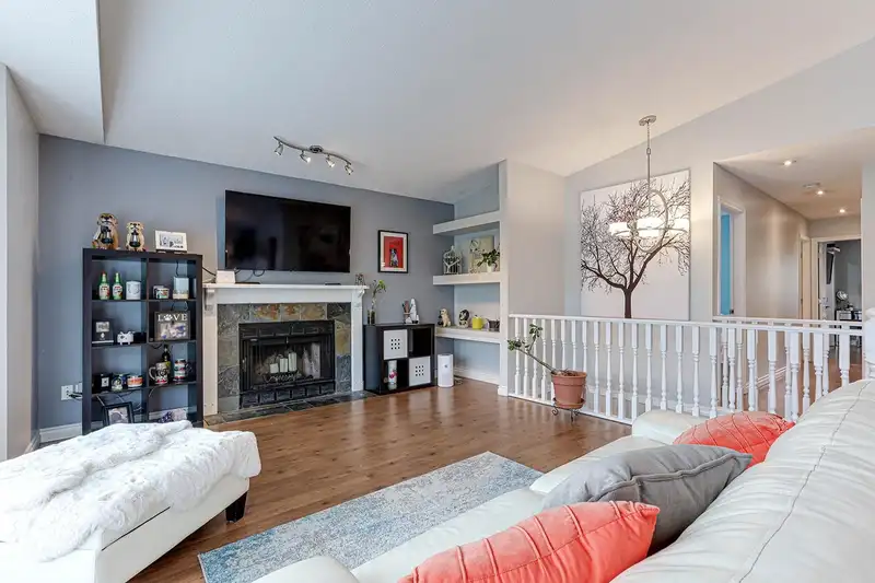 2406 BENNIE PLACE - photo 4 of 38