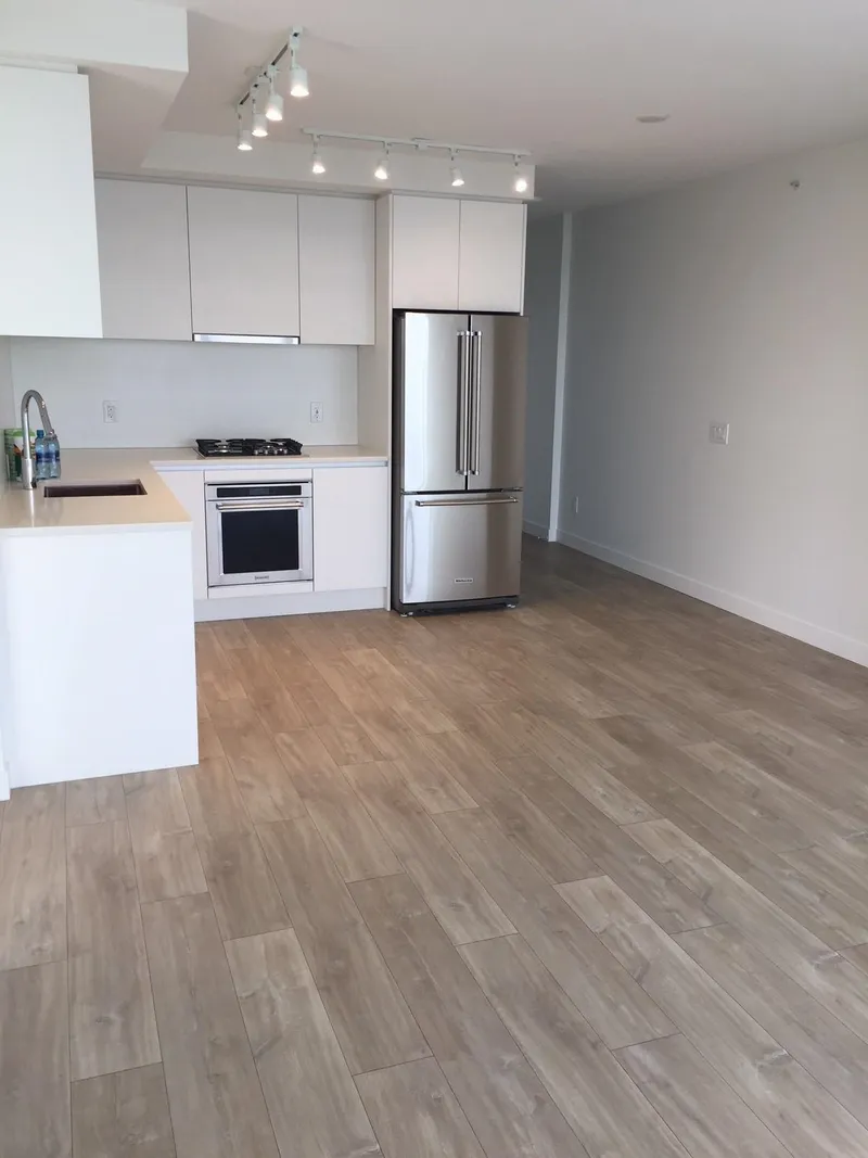 2602 525 FOSTER AVENUE - photo 2 of 11