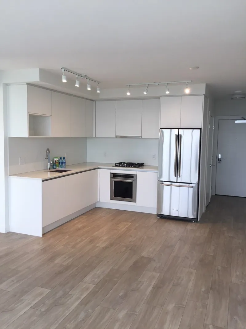 2602 525 FOSTER AVENUE - photo 3 of 11