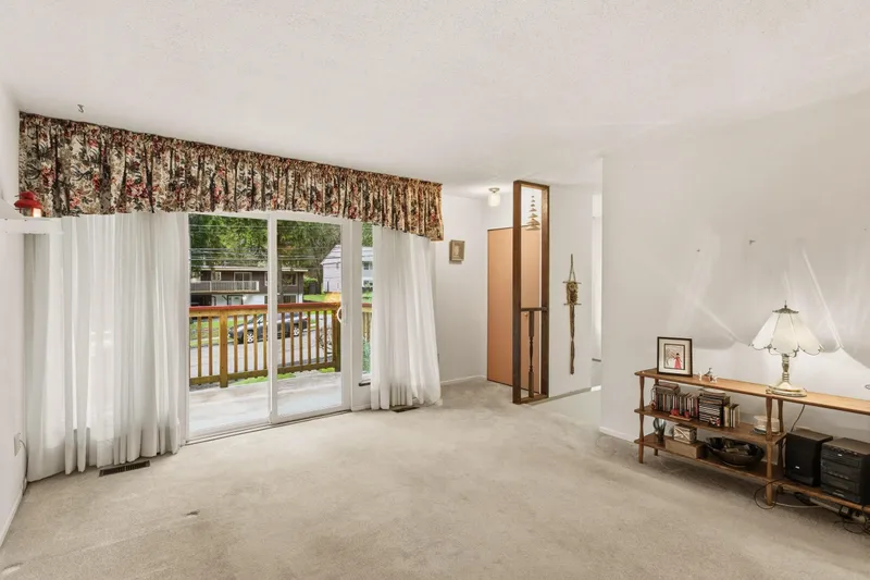 4390 HOSKINS ROAD - photo 3 of 25