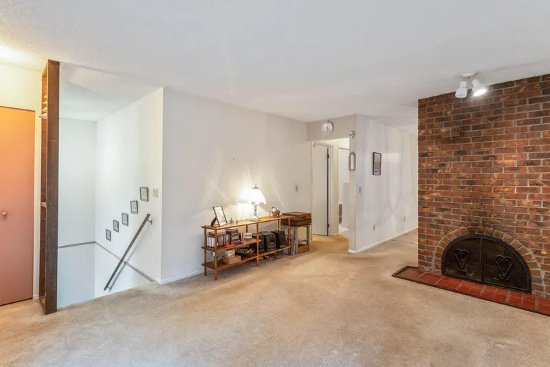 4390 HOSKINS ROAD - photo 4 of 25