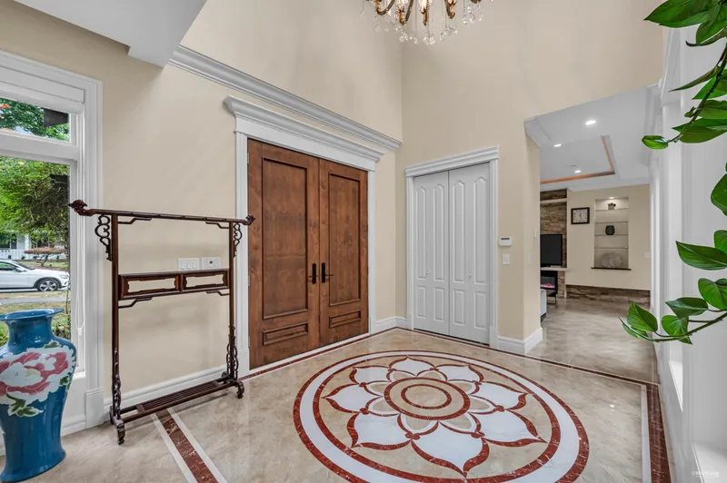 3601 LYNNDALE CRESCENT - photo 3 of 25