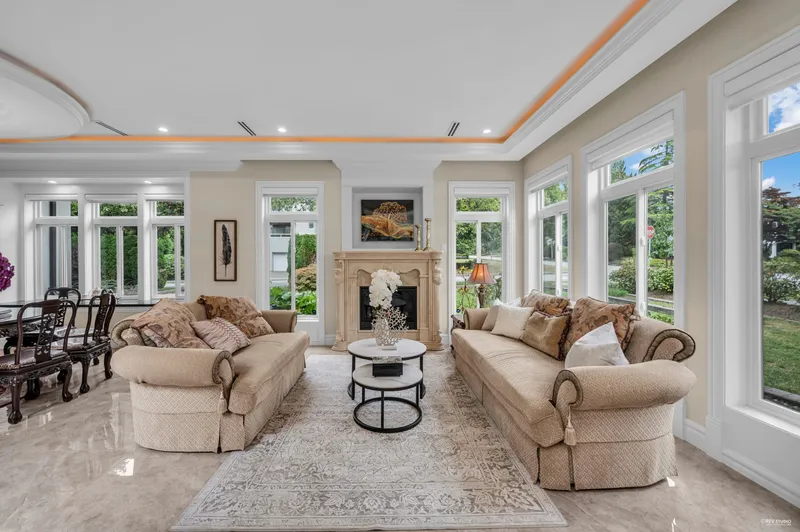 3601 LYNNDALE CRESCENT - photo 4 of 25