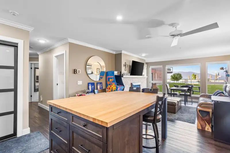 115 378 ESPLANADE AVENUE - photo 3 of 33