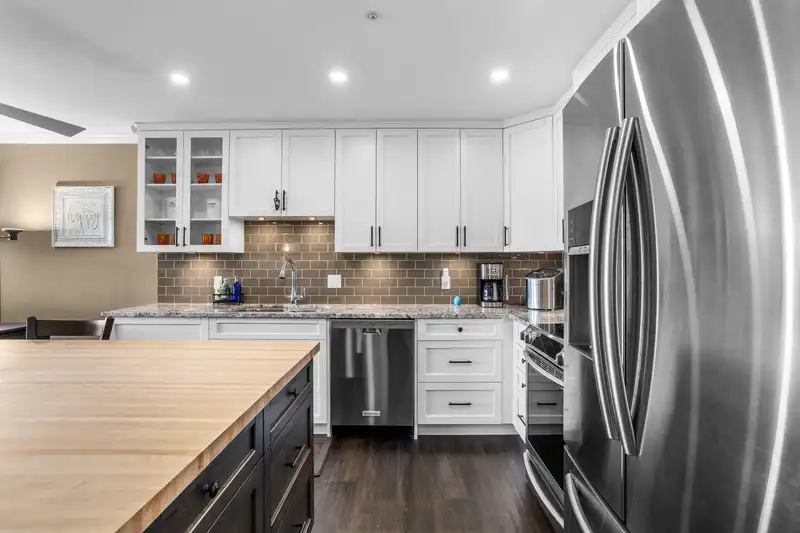 115 378 ESPLANADE AVENUE - photo 4 of 33