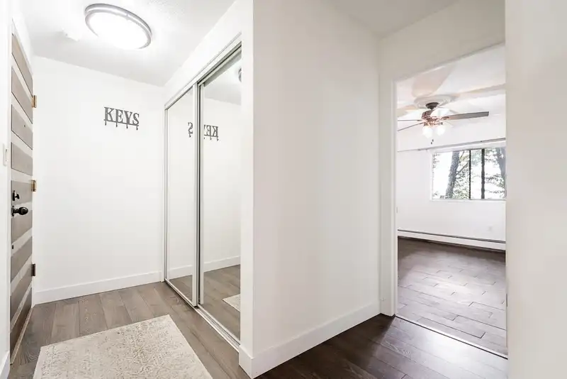 207 1025 CORNWALL STREET - photo 2 of 24