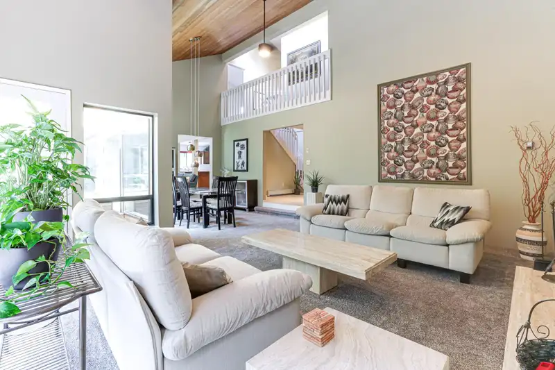 7873 WOODHURST DRIVE - photo 3 of 40