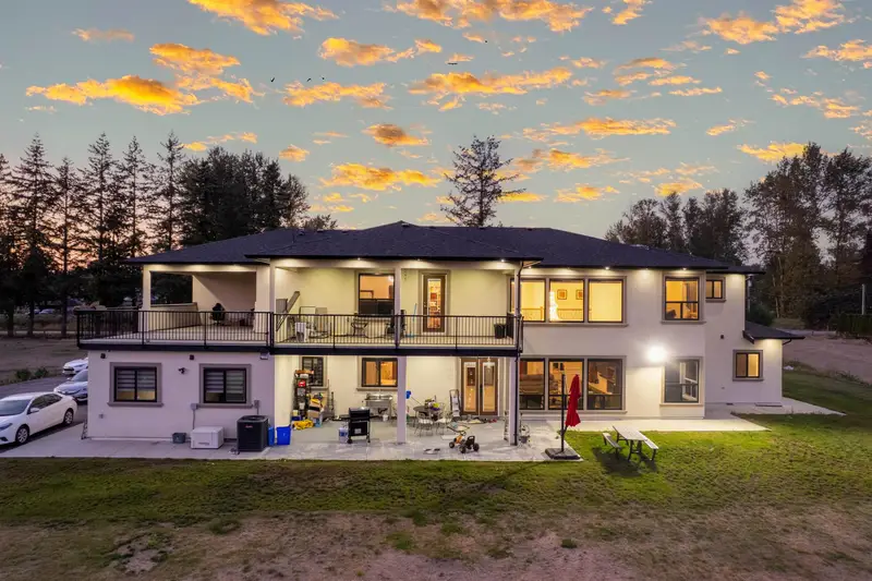 26070 36 AVENUE - photo 2 of 25