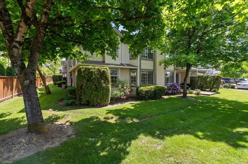 3 5760 174 STREET - photo 2 of 33
