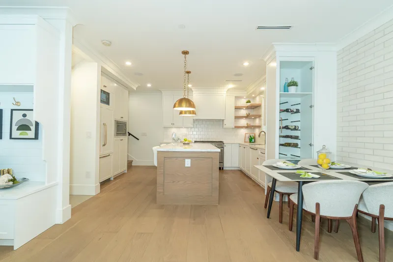 2045 E 51 AVENUE - photo 4 of 25