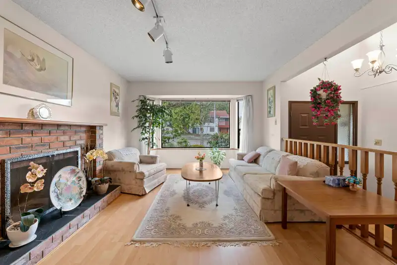 15632 98 AVENUE - photo 4 of 38