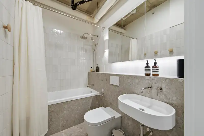 604 495 W 6TH AVENUE - photo 3 of 31