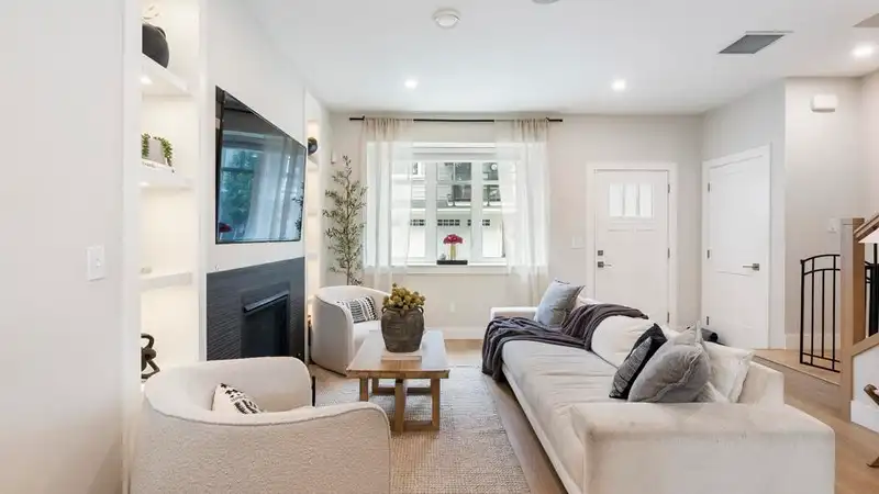 16 34121 GEORGE FERGUSON WAY - photo 2 of 36