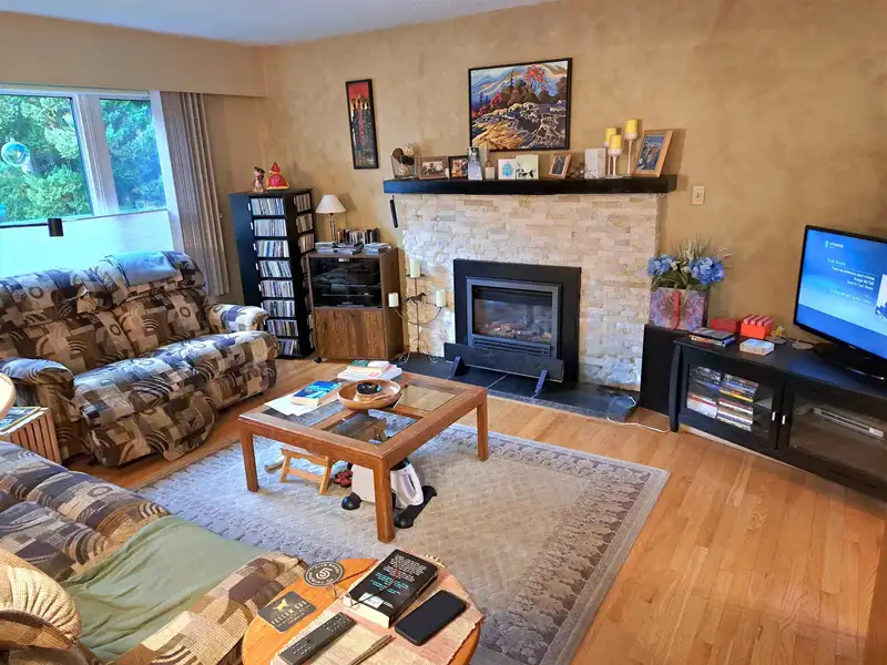 8566 144 STREET - photo 2 of 40