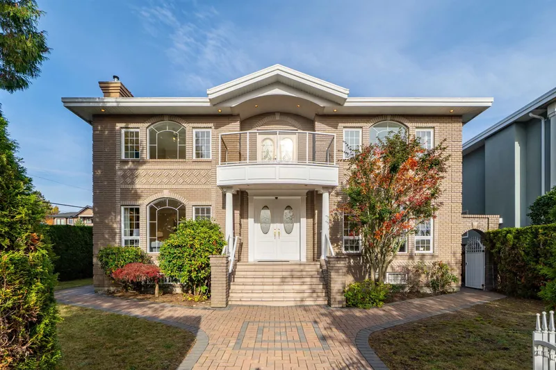 6111 KITCHENER STREET - photo 1 of 25