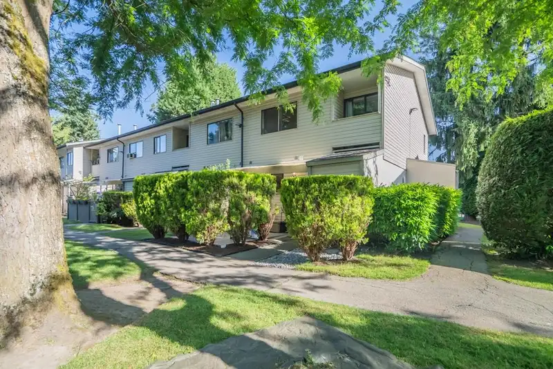 7 20370 53 AVENUE - photo 1 of 34