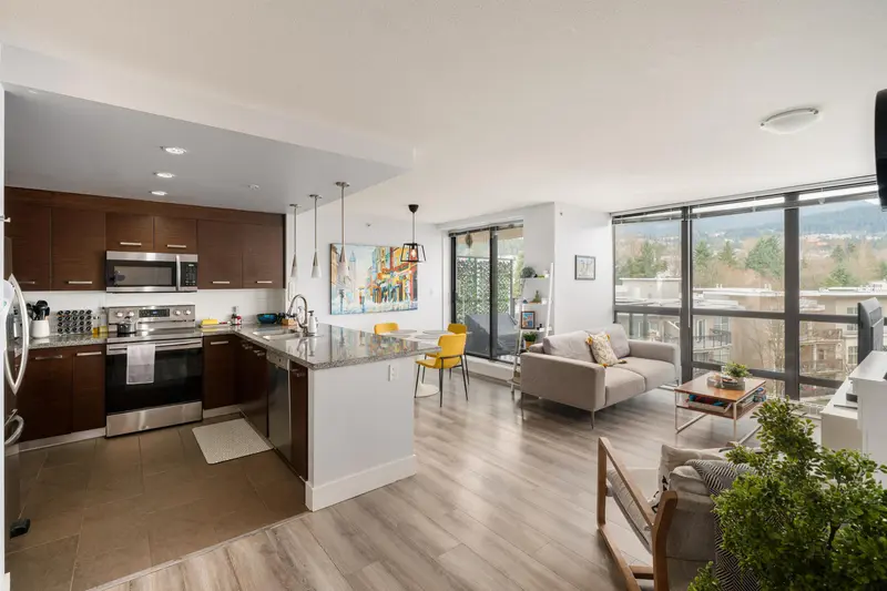 702 2959 GLEN DRIVE - photo 1 of 23