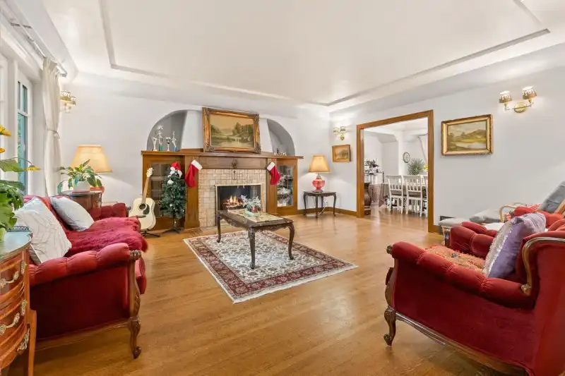 2923 W 32ND AVENUE - photo 4 of 27