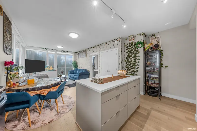 702 8725 UNIVERSITY CRESCENT - photo 3 of 25