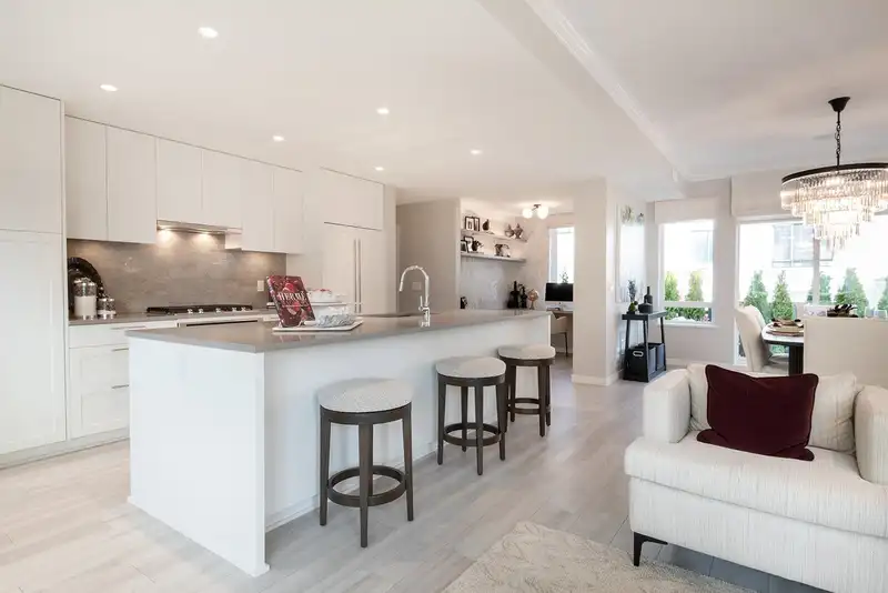 192 1330 WELLON STREET - photo 1 of 8