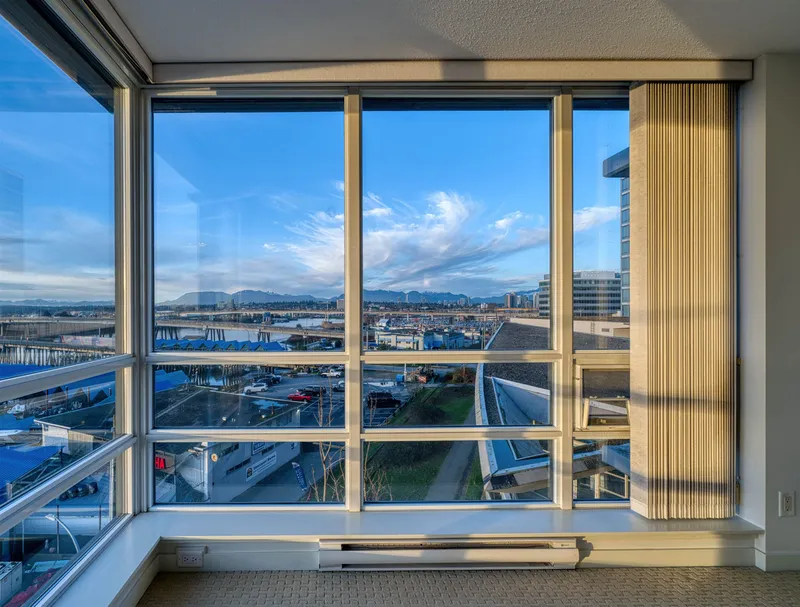 808 3333 CORVETTE WAY - photo 3 of 7