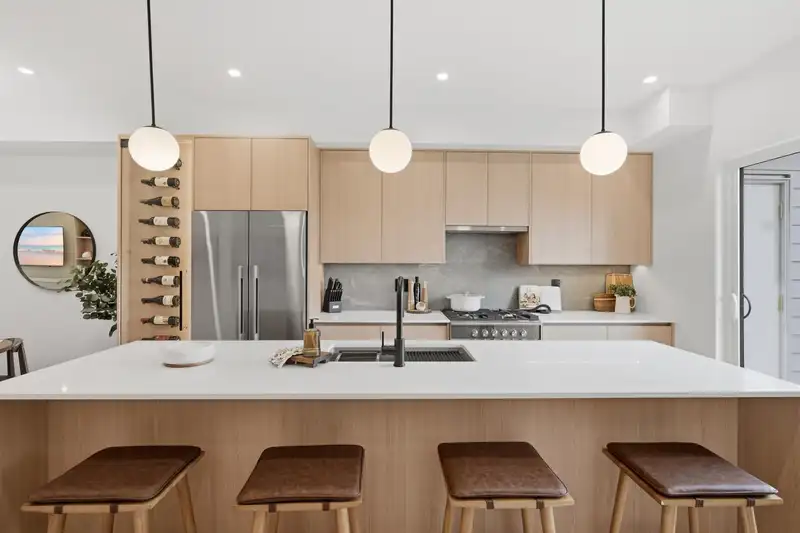 35 4732 60B STREET - photo 2 of 39