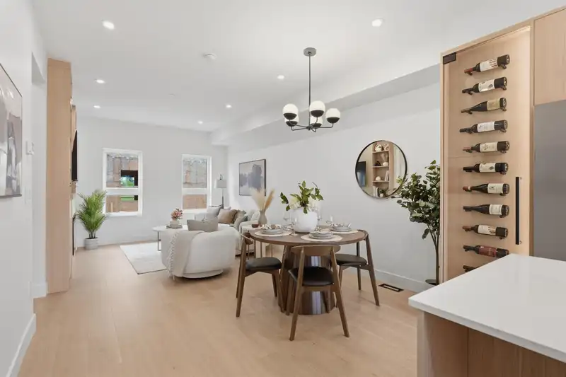 35 4732 60B STREET - photo 4 of 39