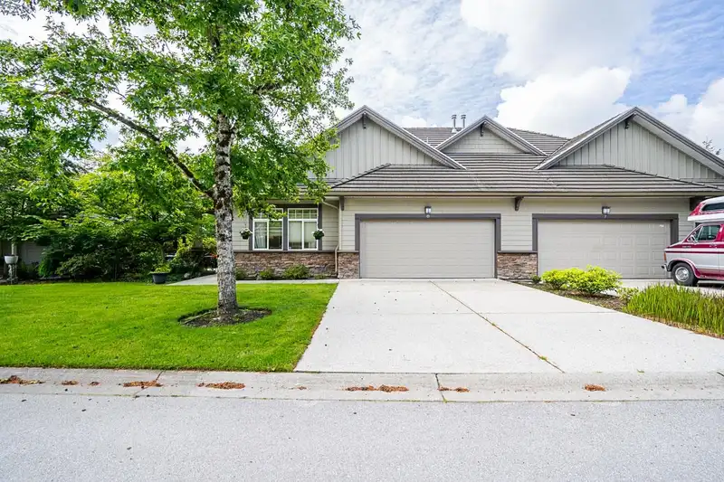 8 5688 152 STREET - photo 1 of 32