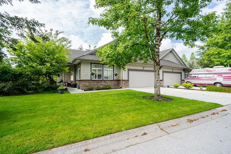 8 5688 152 STREET - photo 2 of 32