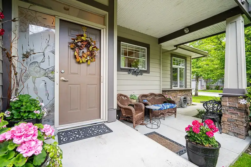 8 5688 152 STREET - photo 4 of 32