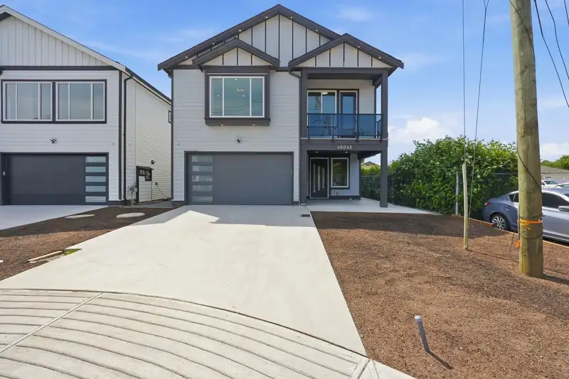 46046 SOUTHLANDS CRESCENT - photo 1 of 38