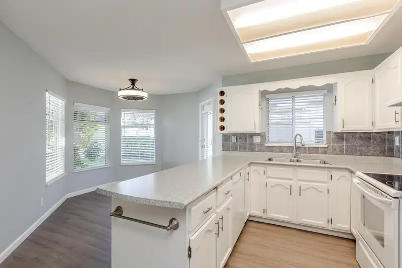 42 21138 88 AVENUE - photo 4 of 35