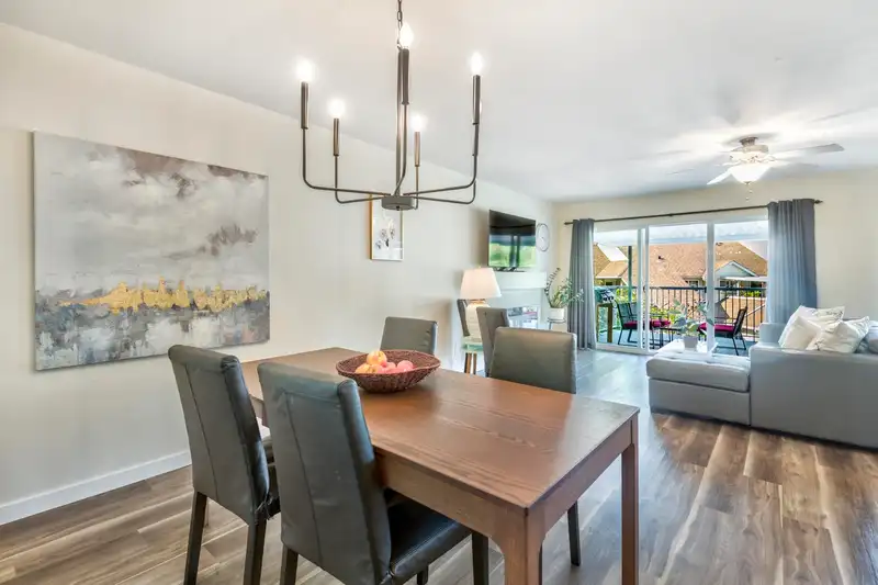 227 22555 116 AVENUE - photo 1 of 27