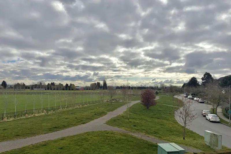 202 6233 LONDON ROAD - photo 3 of 5