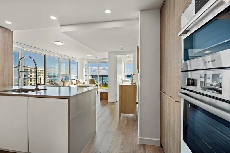 1007 15165 THRIFT AVENUE - photo 4 of 25