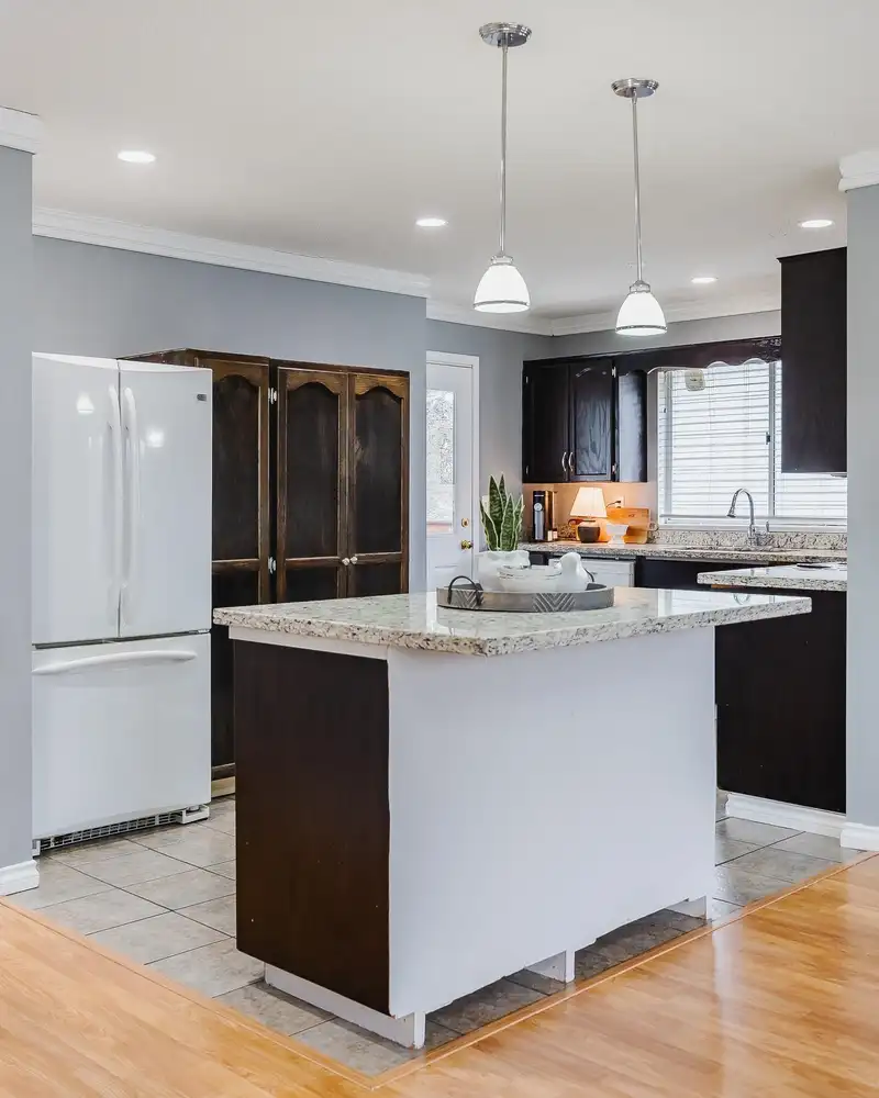 20492 THORNE AVENUE - photo 3 of 40