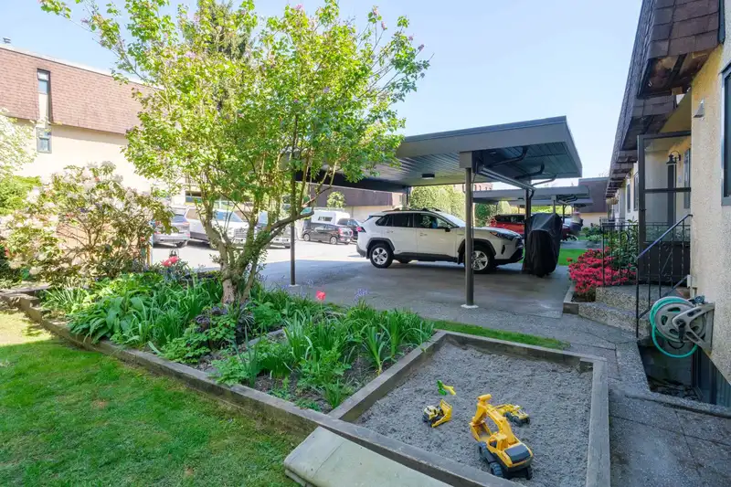 823 OLD LILLOOET ROAD - photo 2 of 39