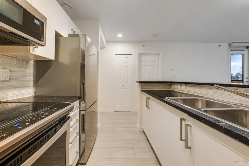 805 1420 W GEORGIA STREET - photo 4 of 13