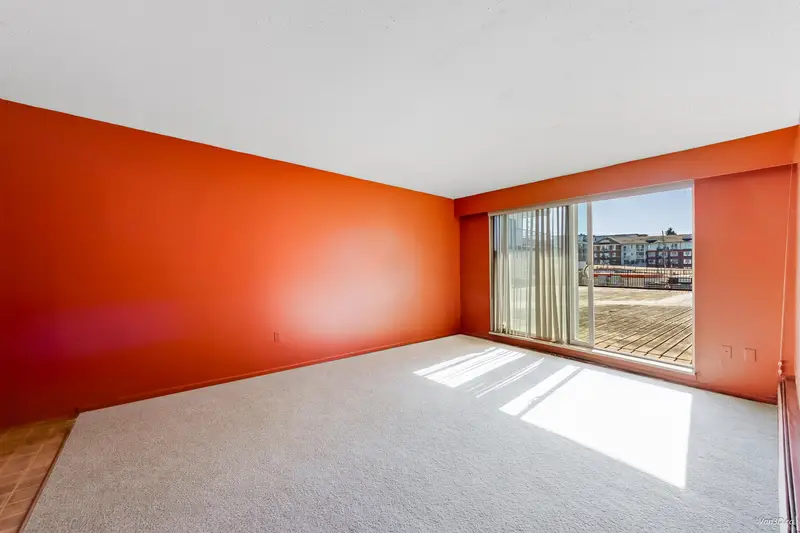 209 630 CLARKE ROAD - photo 3 of 25