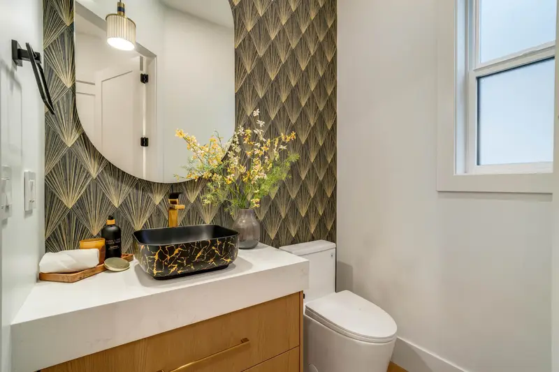 11772 92 AVENUE - photo 2 of 25