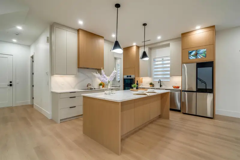 11772 92 AVENUE - photo 4 of 25