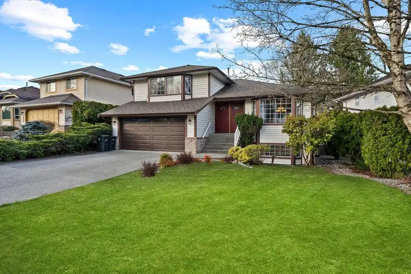 19620 SOMERSET DRIVE - photo 1 of 40