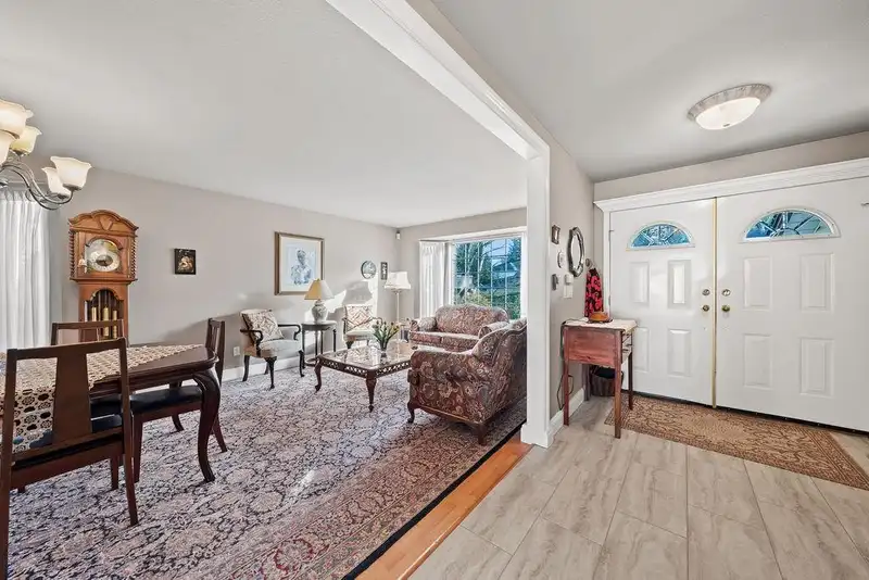 19620 SOMERSET DRIVE - photo 4 of 40