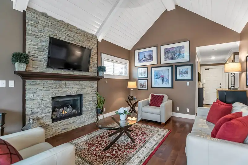 301 1473 BLACKWOOD STREET - photo 2 of 33