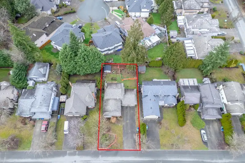 15759 101 AVENUE - photo 2 of 28