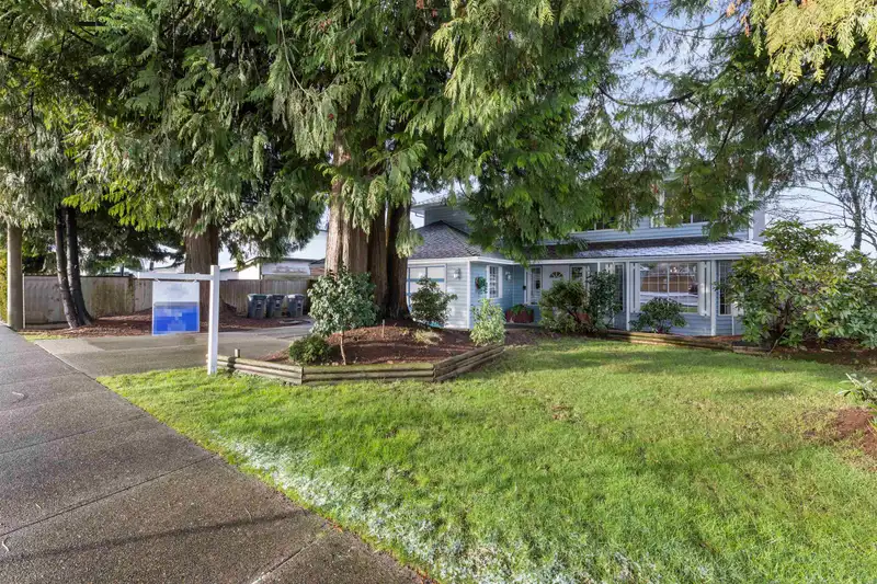 11077 154 STREET - photo 1 of 36