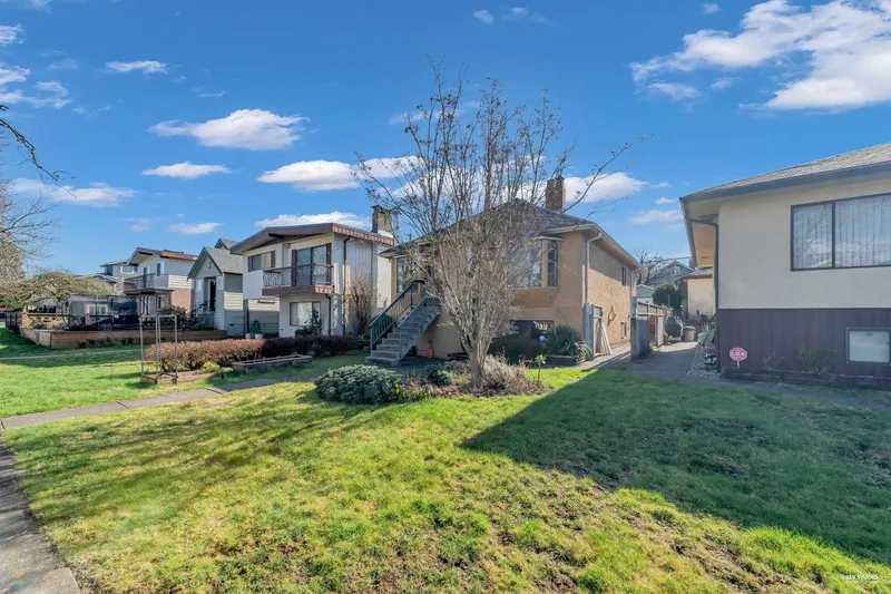 2576 PARKER STREET - photo 3 of 25